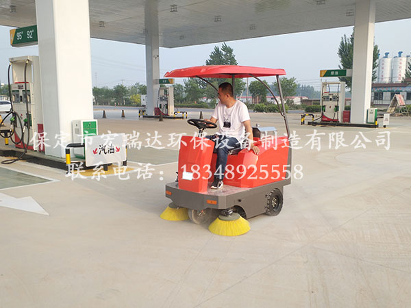 宏瑞达HRD-1400扫地车—雄安新区加油站使用案例