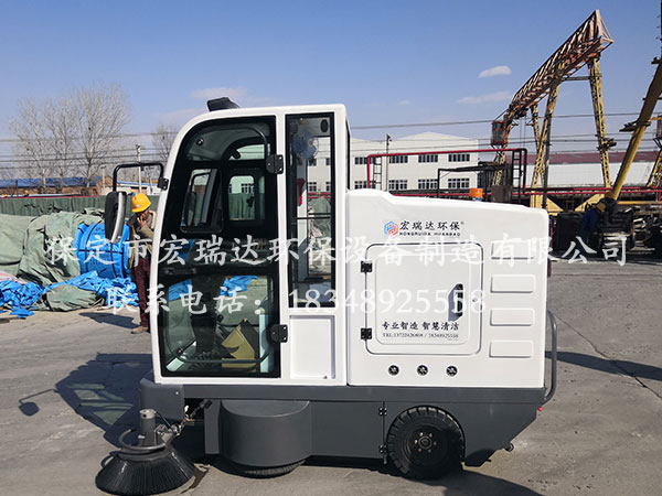 保定宏瑞达工厂扫地车2100走进陕西省耀县水泥厂