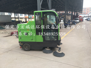 河北宏瑞达路面清扫车2000S在陕西西北农副产品批发市场上岗