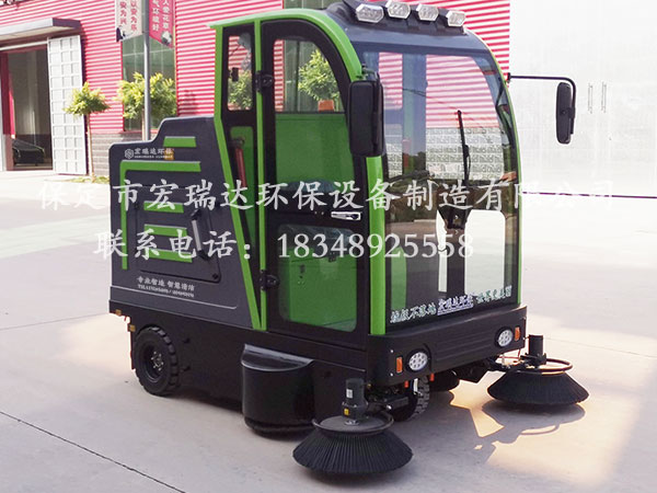 河北宏瑞达电动扫地车在沧州耐火保温材料厂上岗