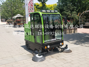 江苏苏州旅游景区使用保定宏瑞达2000S路面清扫车案例