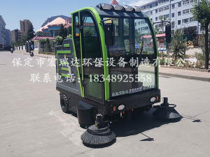 保定宏瑞达2150电动扫地车在重庆江北区小区上岗