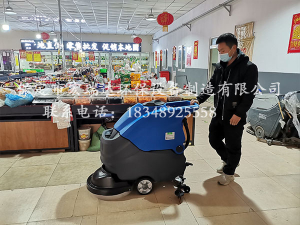 保定宏瑞达手推式洗地机在天津菜市场上岗
