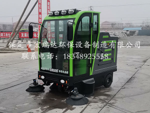 宏瑞达驾驶式扫地车在北京水泥厂上岗