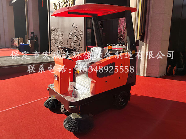 天津小区使用保定宏瑞达驾驶式扫地车案例