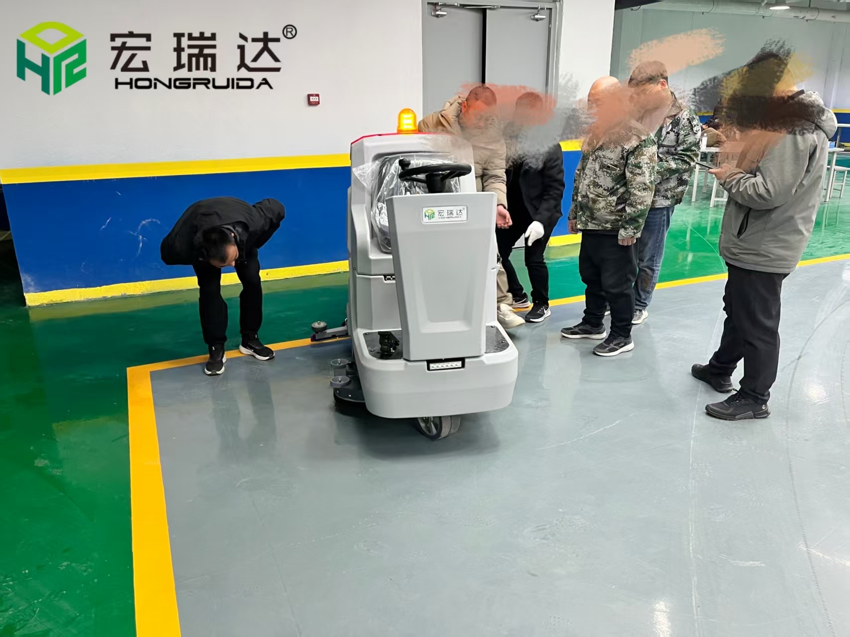 宏瑞达智能驾驶式洗地机入驻太原商场，高效清洁焕新商业空间